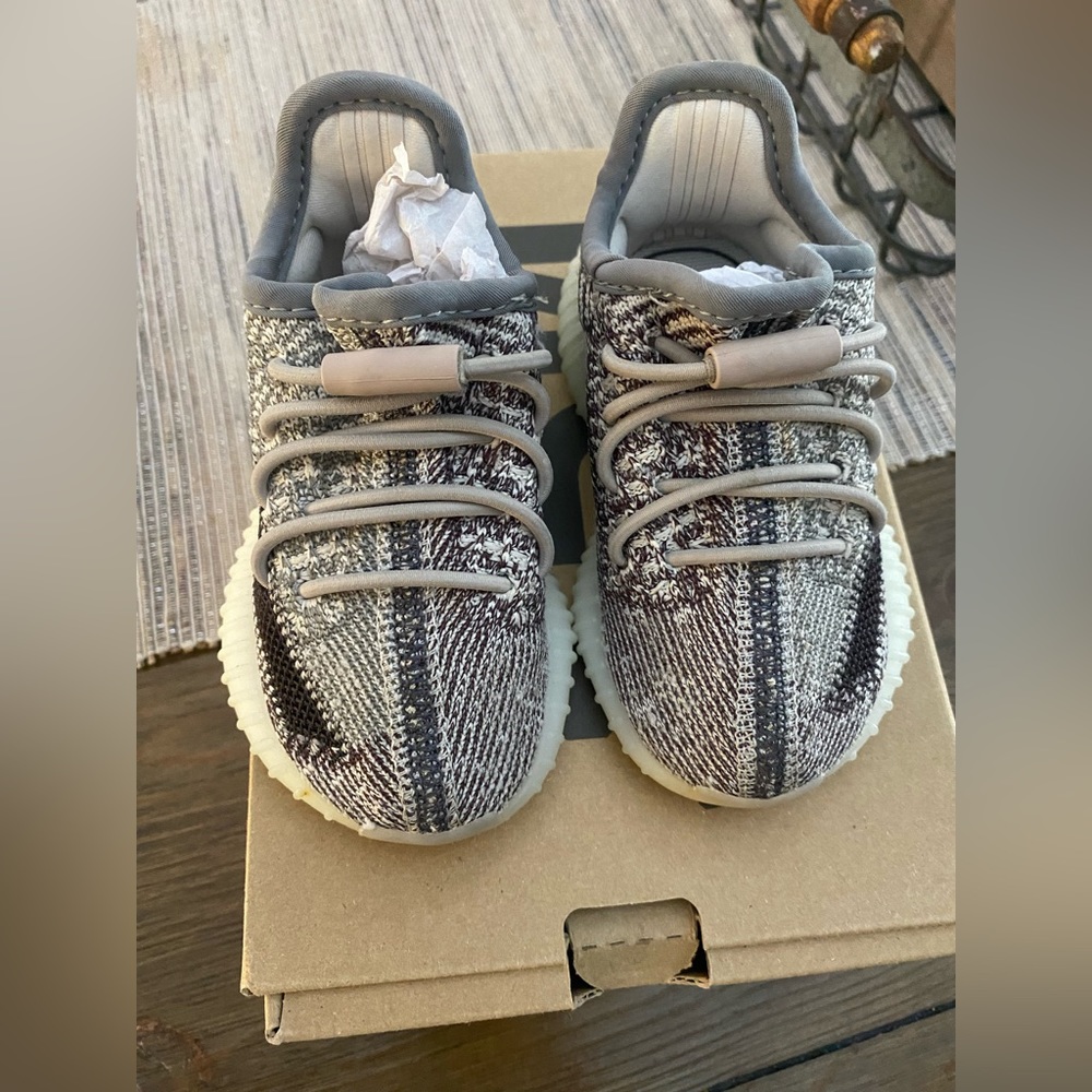 Toddler Size 5.5K Yeezy Boost 350 Zyon